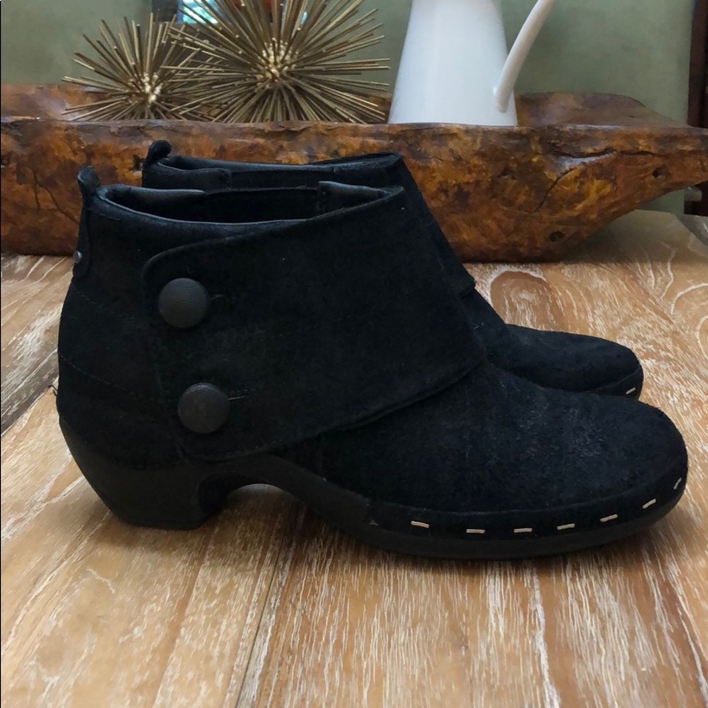 Merrell 8.5 black bootie